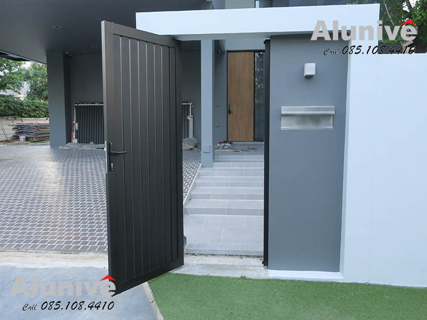 Main Entrance Swing Gate @ MARQ Pinklow